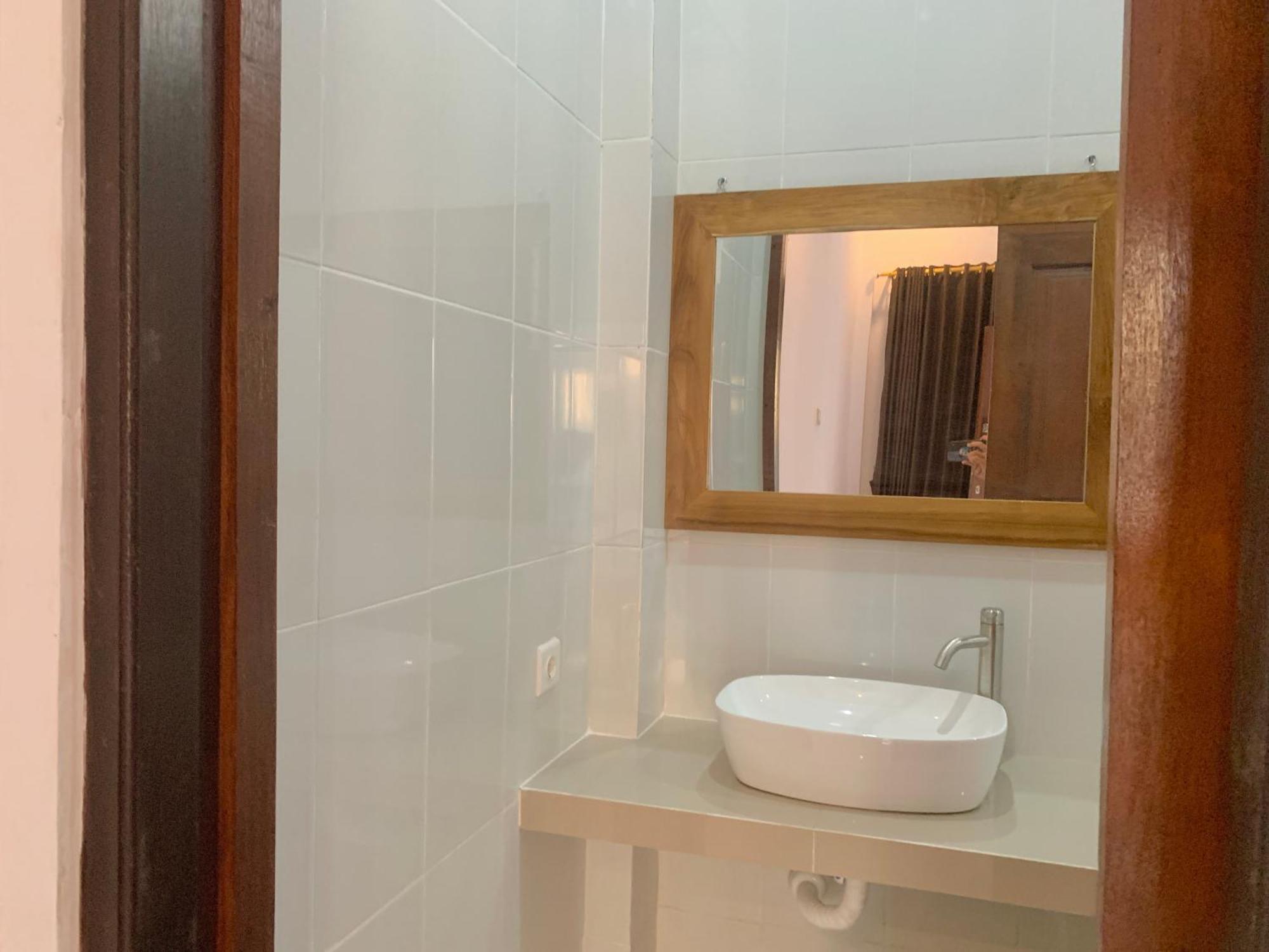The Lima Home Stay In Canggu المظهر الخارجي الصورة