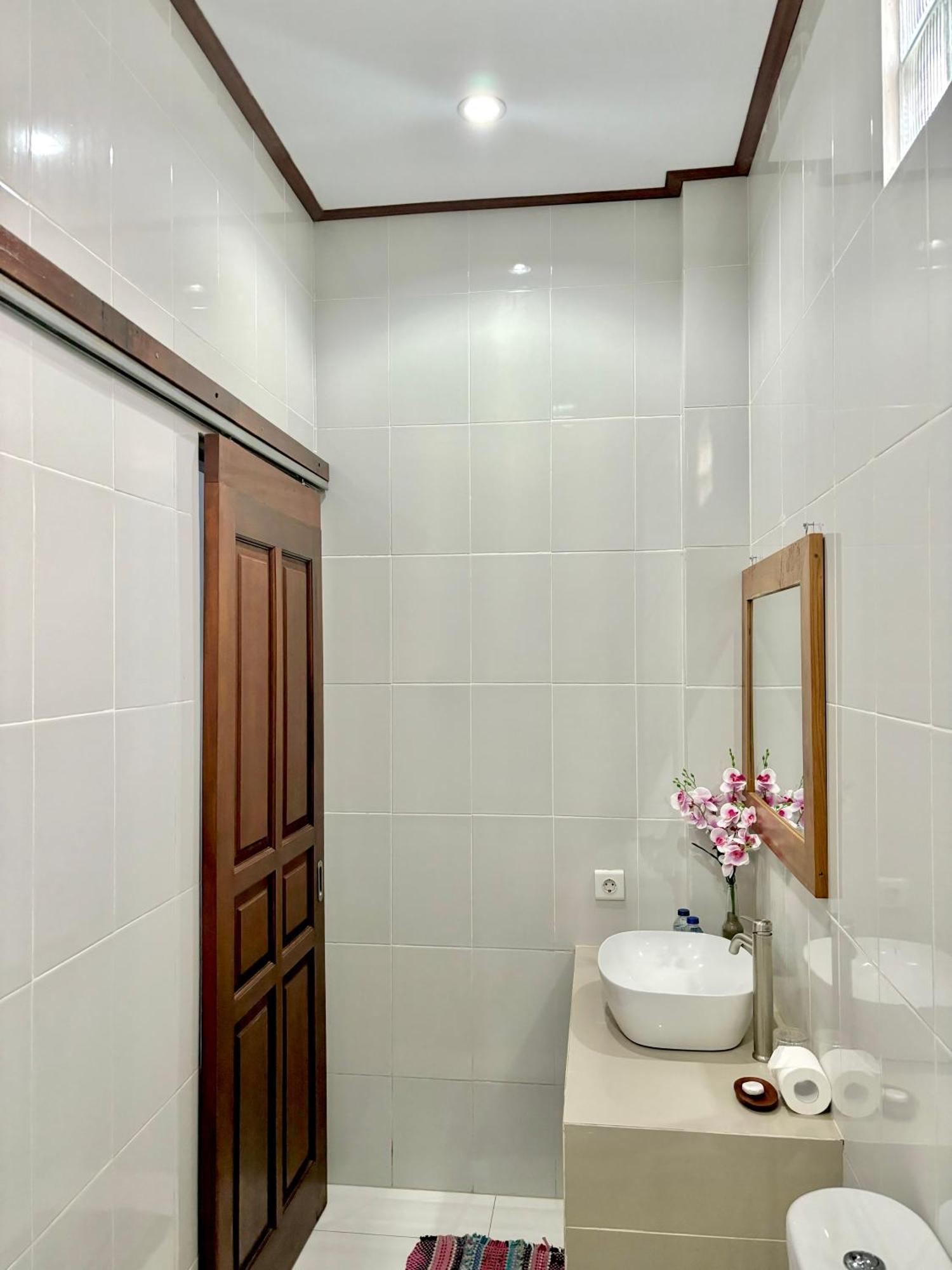 The Lima Home Stay In Canggu المظهر الخارجي الصورة