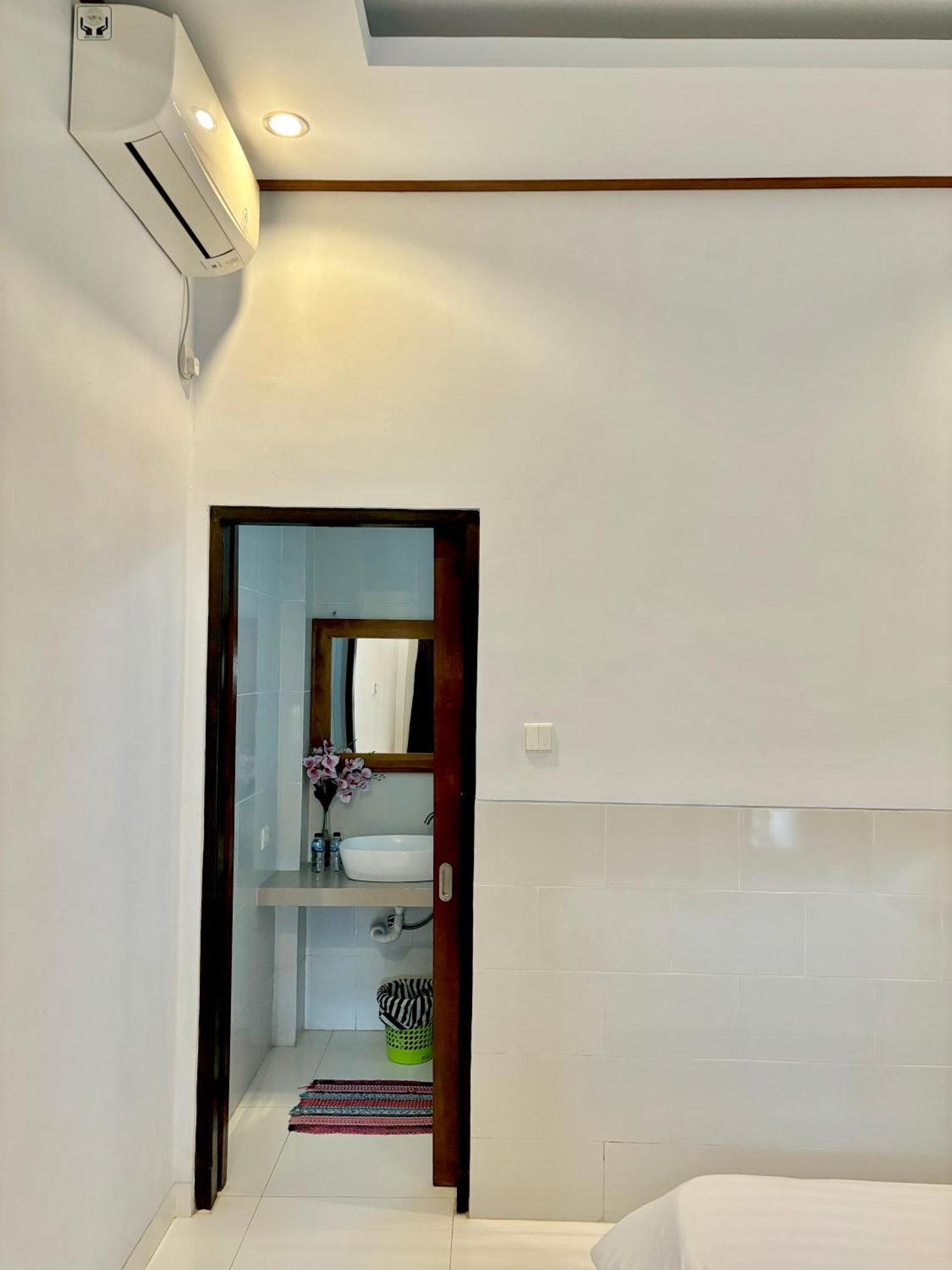 The Lima Home Stay In Canggu المظهر الخارجي الصورة